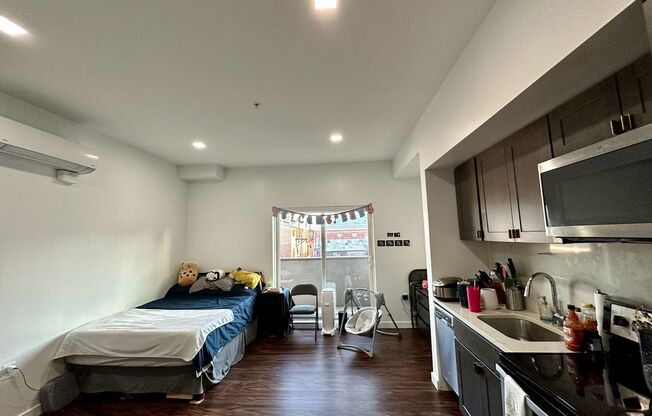 Studio, 1 bath, 403 sqft, $1,378, Unit 416