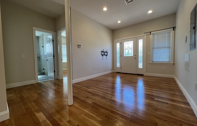 77 83 NEWBURY AVE
