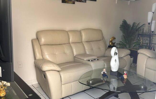 2 beds, 1 bath, 521 sqft, $1,840, Unit 114