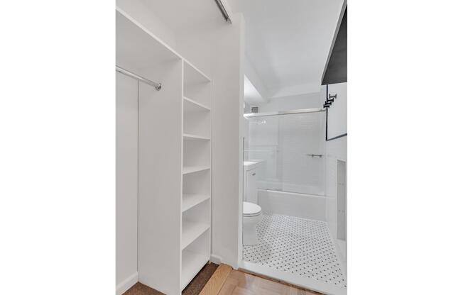 Studio, 1 bath, 550 sqft, $3,100, Unit 2E