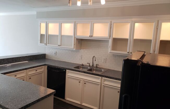 2 beds, 1 bath, $1,395, Unit 20