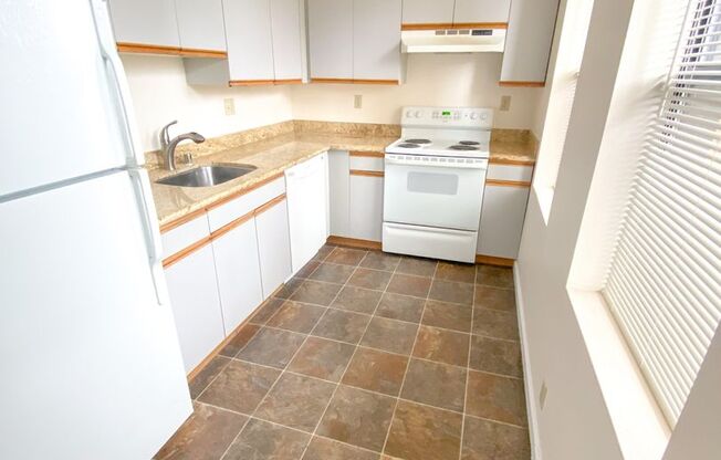2 beds, 1 bath, 700 sqft, $2,295, Unit 414