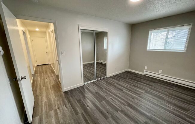 2 beds, 1 bath, 760 sqft, $1,100, Unit 12
