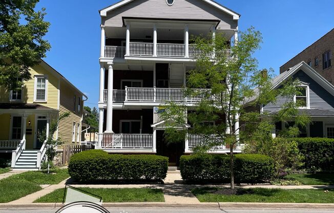 Cozy studio in Oak Park, Great Location!!!