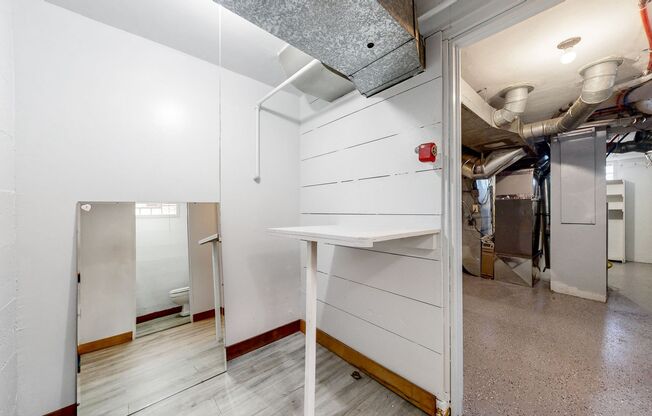 Lovely 3 bed/2 bath home w/2 car garage