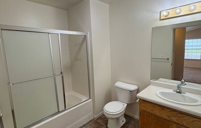 2 beds, 1 bath, $1,350, Unit A