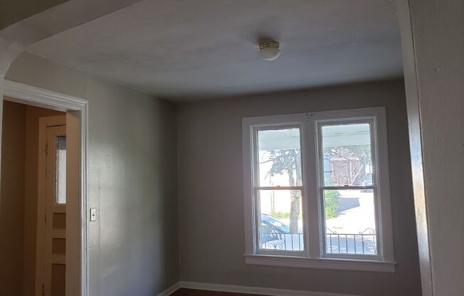 3 beds, 1 bath, $1,299, Unit 1