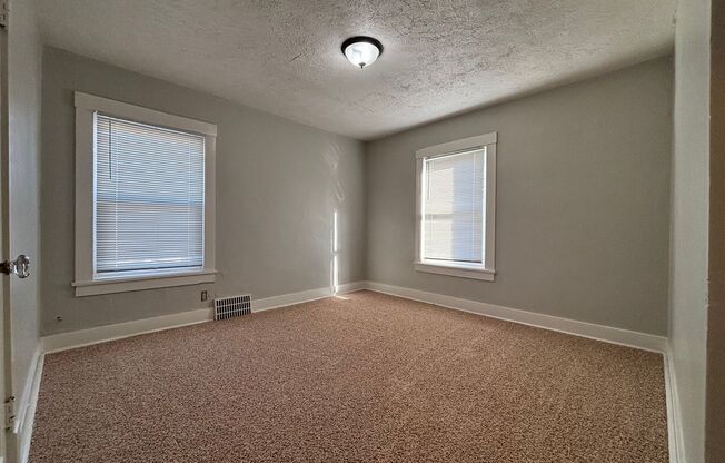 3 beds, 1 bath, 900 sqft, $1,020, Unit #6