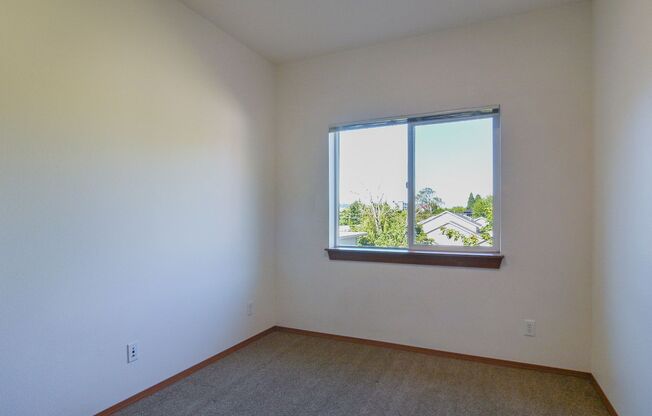 2 beds, 1 bath, $1,700, Unit 305