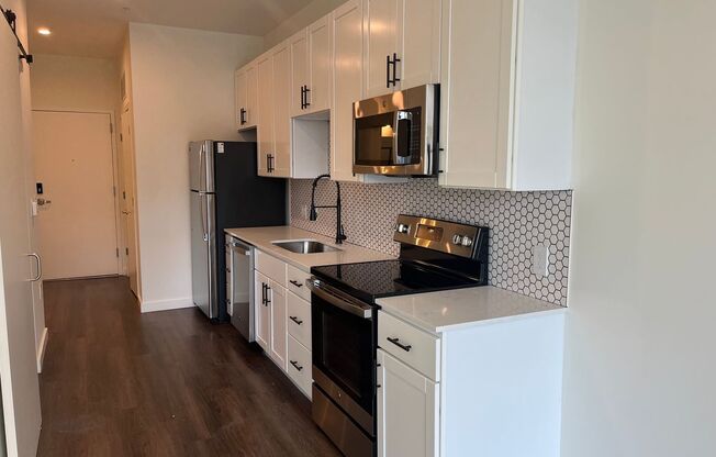 1 bed, 1 bath, 583 sqft, $1,400, Unit 702