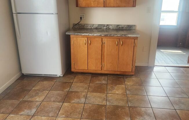 1633 W Main St - (Duplex)
