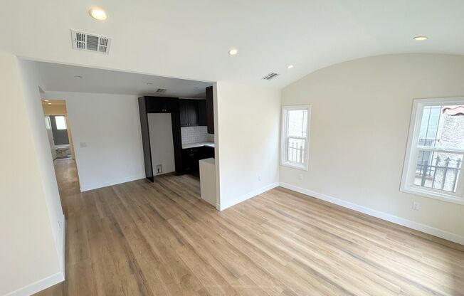 Front Unit, 2bd/1.5 bath with Central A/C and Heat and washer/dryer hookups