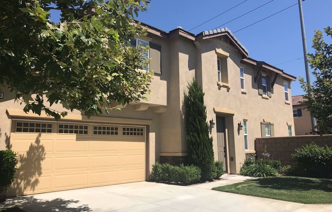 Beautiful Eastvale Newer Home