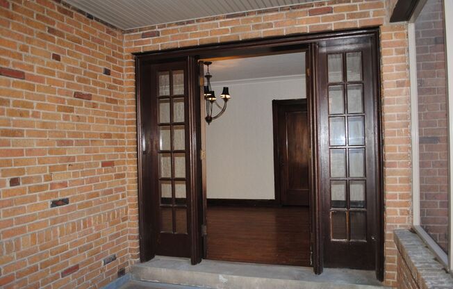 2 beds, 1 bath, 1,050 sqft, $1,695, Unit 01