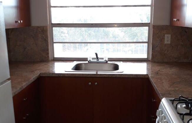 1 bed, 1 bath, 750 sqft, $1,700, Unit A05