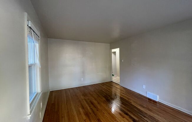 Warm & Spacious 4-Bedroom Single Family Home on N 30th St