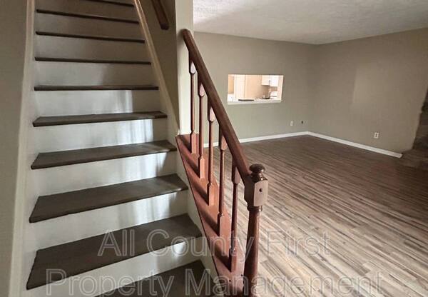 923 REGAL PATH LN