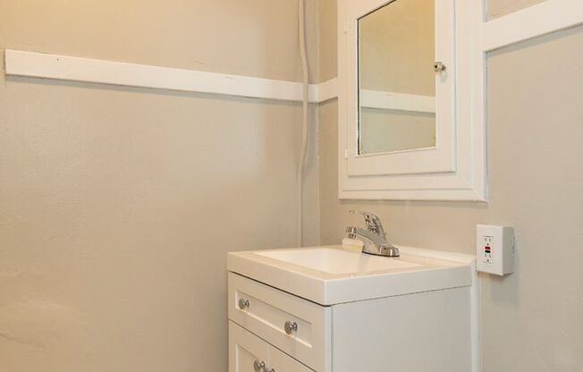 Studio, 1 bath, 282 sqft, $1,225, Unit Mayfair - 37