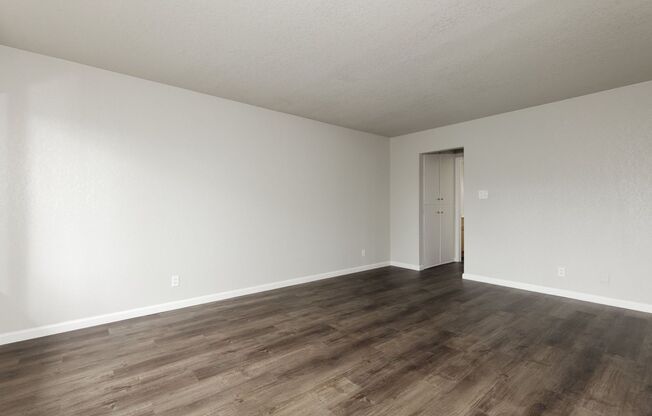 2 beds, 1 bath, 800 sqft, $2,295, Unit 14