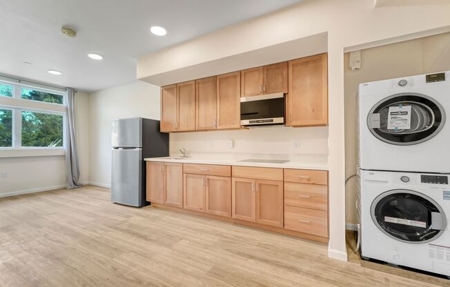 1 bed, 1 bath, 634 sqft, $2,995