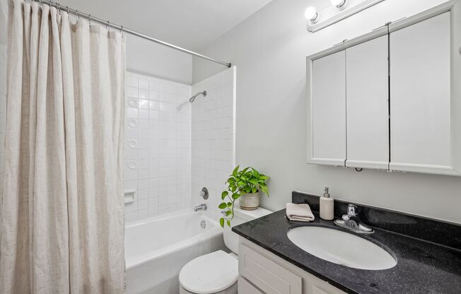 3 beds, 1.5 baths, 950 sqft, $1,385, Unit 104