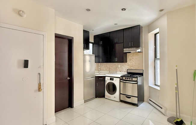 216 W 108 ST