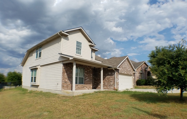 Large 4 bed house with master downstairs and 2 car garage on a cul- de-sac. Golf course community right off 35.