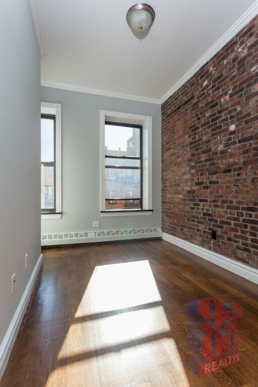 219 E 28th St