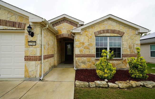 Immaculate Rental in Schertz! Realtor Commission: $500