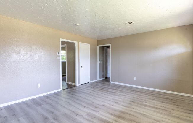 4 beds, 1 bath, $1,400