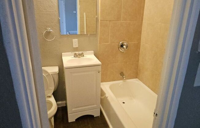 2 beds, 1 bath, 750 sqft, $970, Unit B02 1018 15