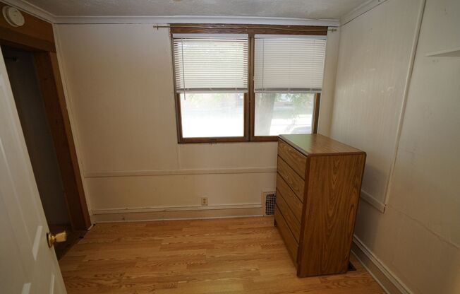 3 beds, 1 bath, $1,785, Unit 542D #2