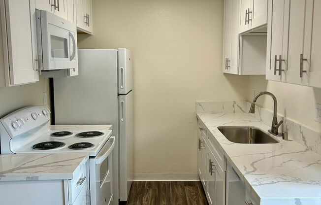 2 beds, 1 bath, 900 sqft, $2,525, Unit 8324-43