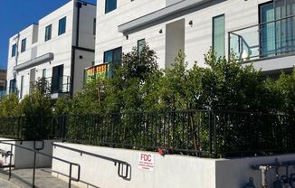 (6115) 14645 Vanowen St.