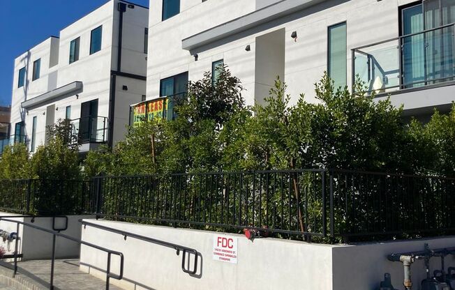 (6115) 14645 Vanowen St.