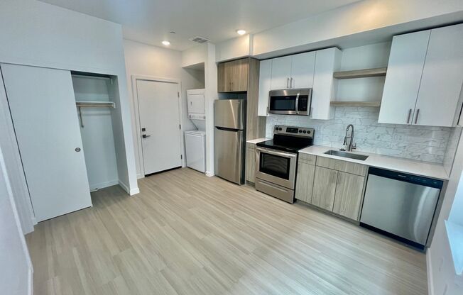 Studio, 1 bath, 326 sqft, $1,175, Unit 8