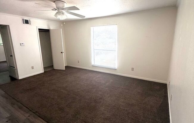 2 beds, 1 bath, 750 sqft, $999, Unit D