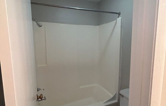 3 beds, 2.5 baths, 1,636 sqft, $1,379, Unit 729