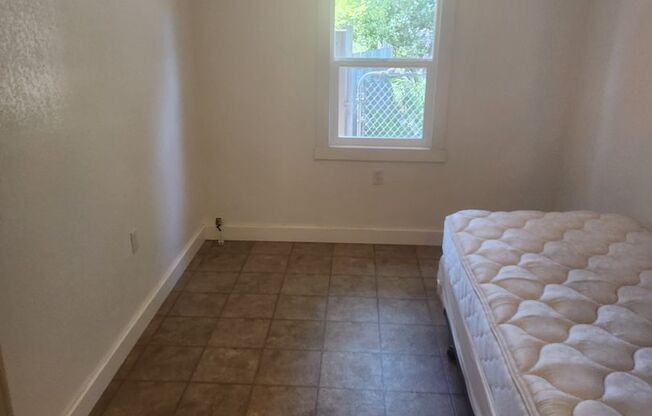 3 beds, 1 bath, $3,300