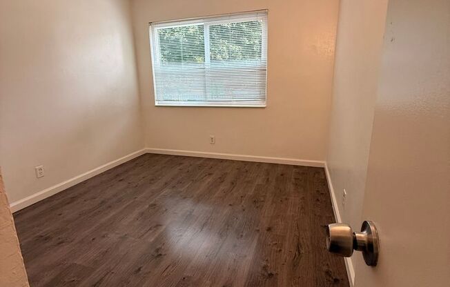 2 beds, 1 bath, 640 sqft, $2,195, Unit 545-34