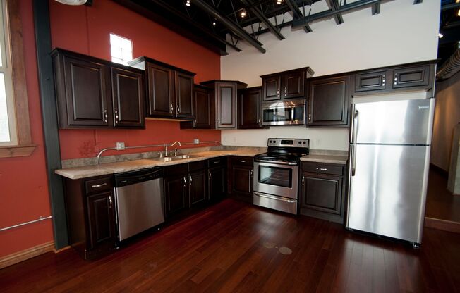 2 beds, 1 bath, 950 sqft, $1,150, Unit AW L-10