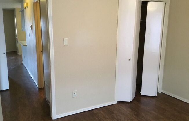 2 beds, 1 bath, $900