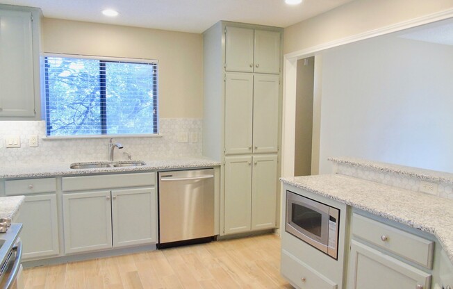 Clean remodel in amazing location!