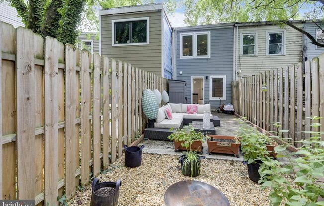 DC Backyard Oasis-Fully Renovated Two-Bedroom House Available Now!
