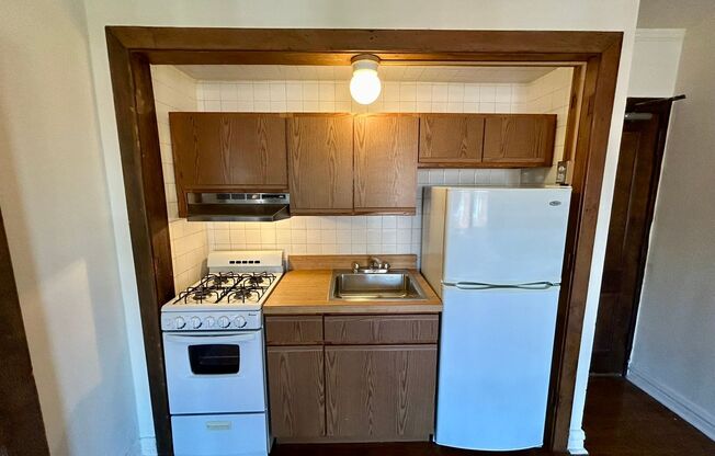 Studio, 1 bath, 320 sqft, $1,395, Unit 225-407