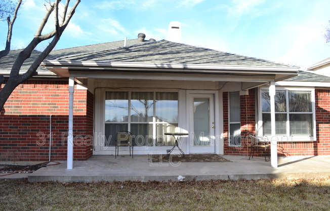310 CRESTVIEW DR