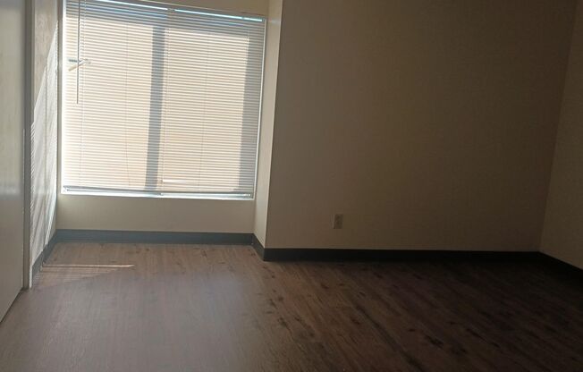 1 bed, 1 bath, 750 sqft, $1,250, Unit 18