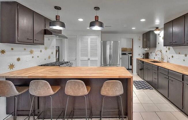 Stylish Palm Springs Home with Indoor-Outdoor Living