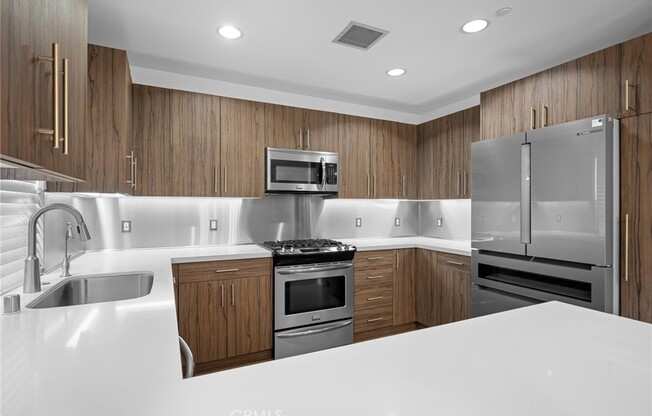 11023 Fruitland Dr Apt 104