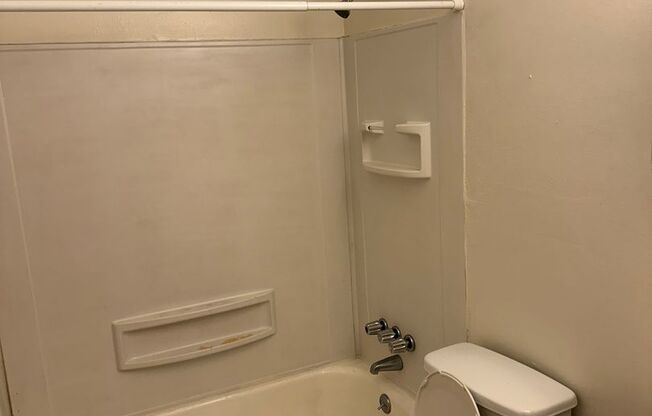 1 bed, 1 bath, 400 sqft, $675, Unit 2